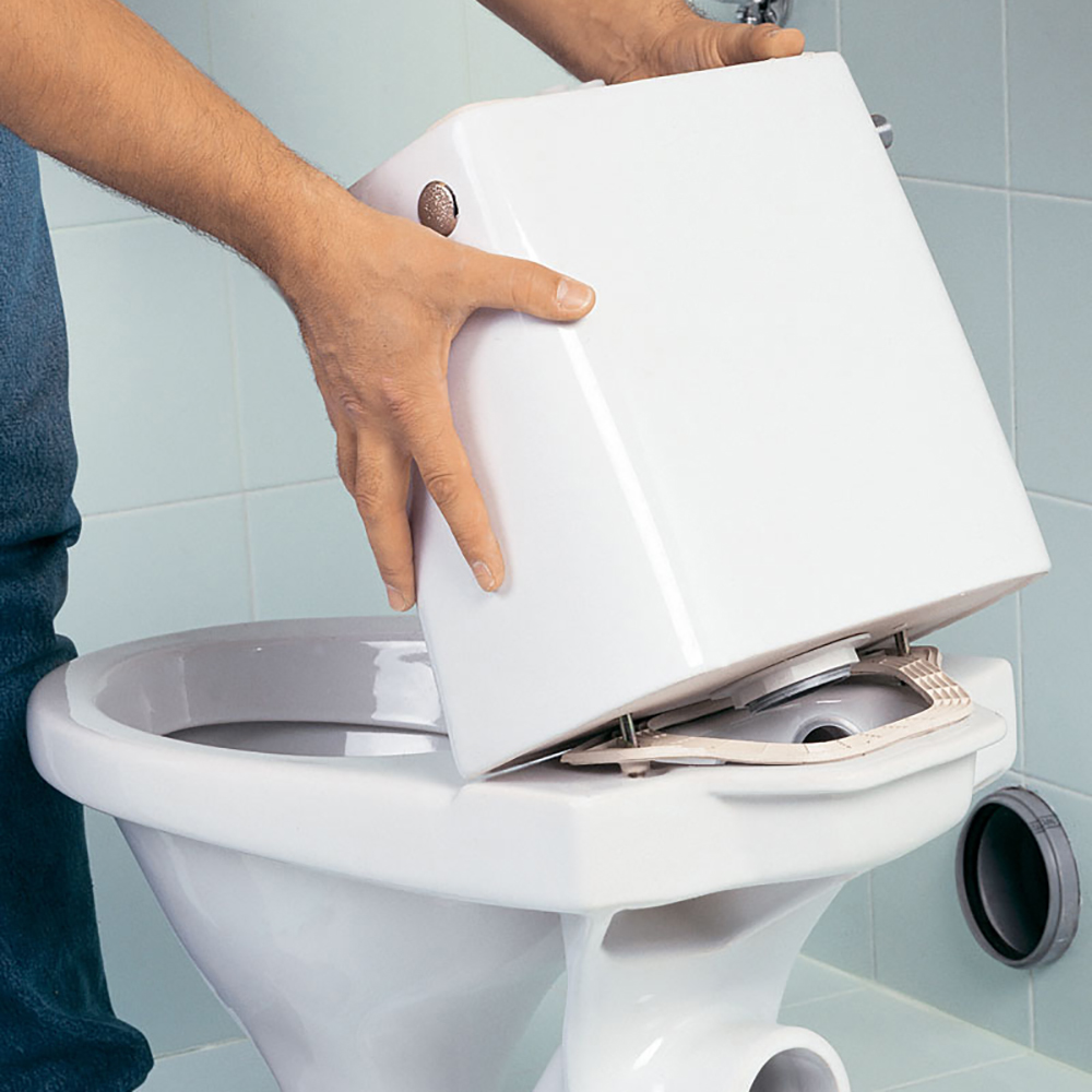 اتصال مخزن فلاش تانک و کاسه توالت را بررسی کنید